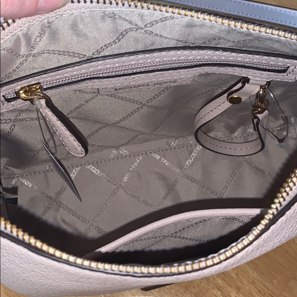 Michael kors crossbody purse - Picture 4 of 7